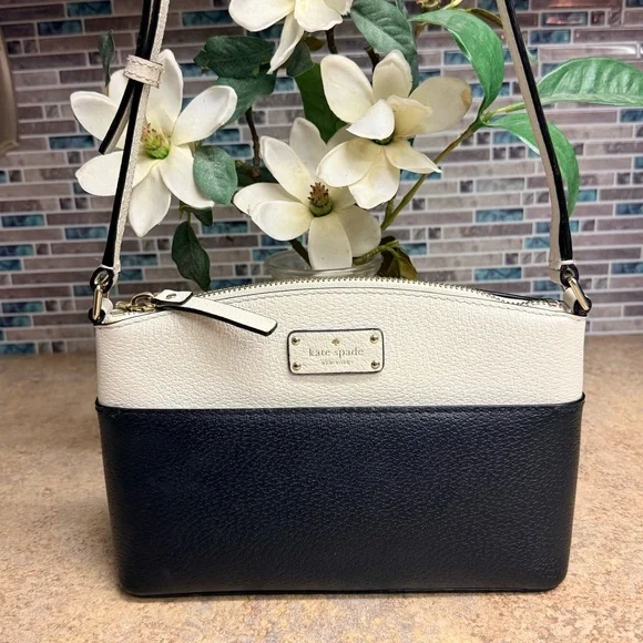Kate Spade Grove Street Millie purse - Picture 1 of 7